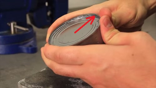 覚えておくと便利 缶切りなしで缶詰を開ける裏ワザ Buzzmag