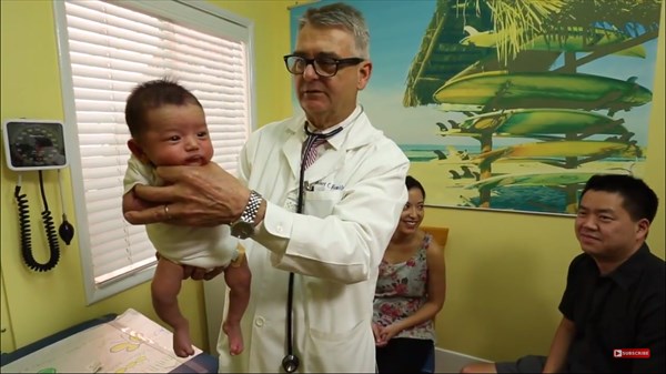 赤ちゃんが一瞬でピタリと泣き止む 小児科医が考案した方法がすごすぎる Buzzmag