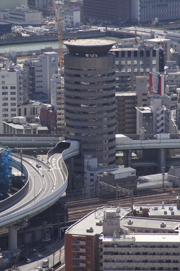 マジだった！大阪では「ビルの中を高速道路が通っている」と海外で話題に BUZZmag