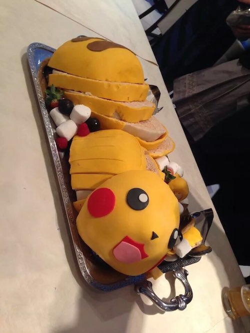 我が家の結婚式を祝ってくれたピカチュウをご覧ください ぎゃあああ 2枚 Buzzmag 我が家の結婚式を祝ってくれたピカチュウをご覧ください ぎゃあああ 2枚 Buzzmag