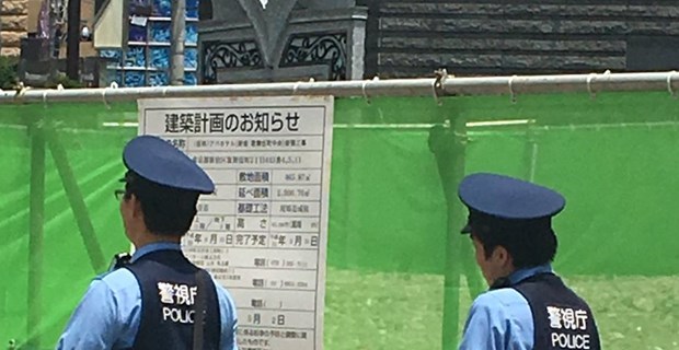 警察官が歌舞伎町の交番まで 連行 していたのは えええええ Buzzmag