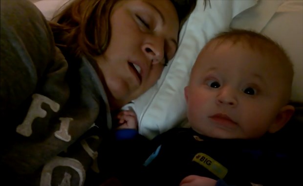 添い寝中の母親がイビキをかき始めた結果 赤ちゃんの反応に吹き出した Buzzmag