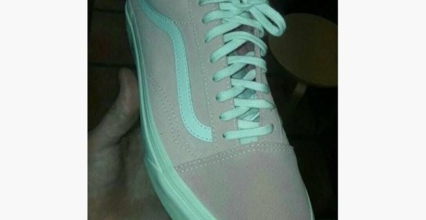 この靴は 白とピンク それとも 青緑とグレー 大多数の意見は Buzzmag