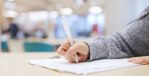 酷い 学校の課題を忘れた妹が とんでもない罰 を受けていた Buzzmag 酷い 学校の課題を忘れた妹が とんでもない罰 を受けていた Buzzmag