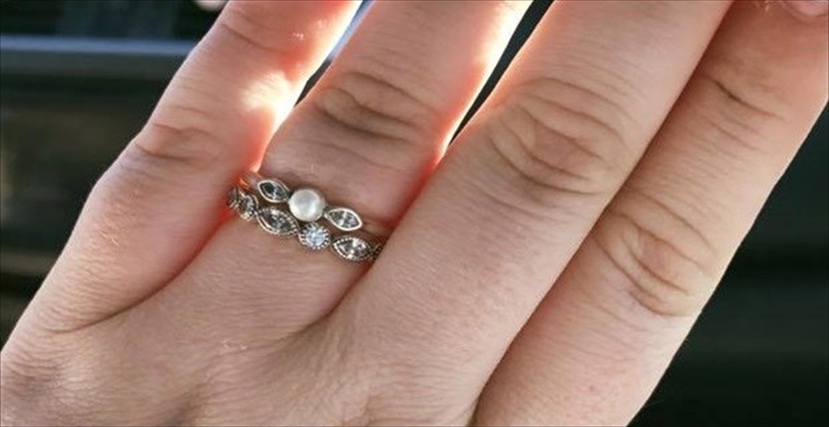 これを婚約指輪に選ぶなんて 憐れむ店員に 花嫁が告げた言葉は Buzzmag