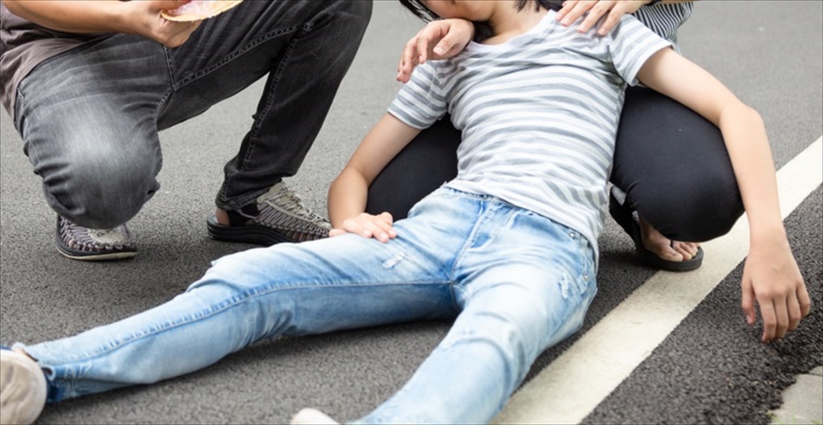 通りがかった道の脇で 熱中症の中学生を発見 すぐに親を呼ぼうとしたら Buzzmag