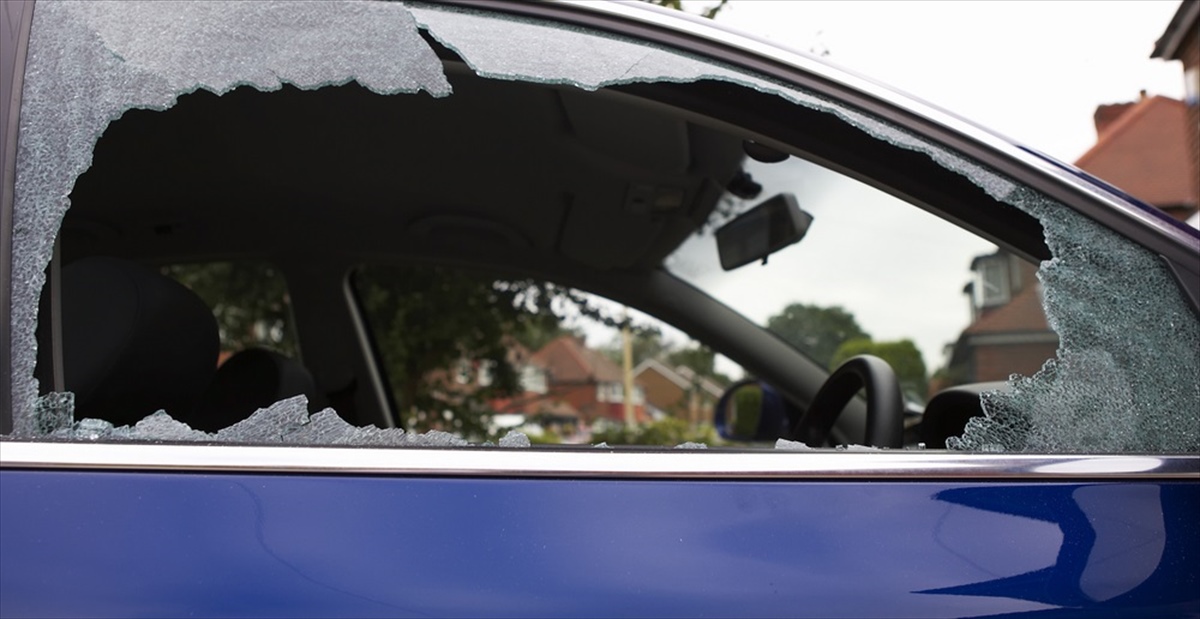 車の窓を割られ 奪われたのは あまりにも酷い 盗難被害 に絶句 Buzzmag