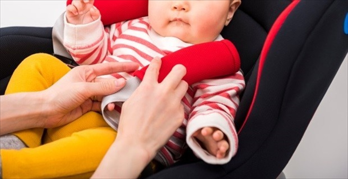チャイルドシートを嫌がる赤ん坊 仕方なく抱っこして車に乗ったら Buzzmag
